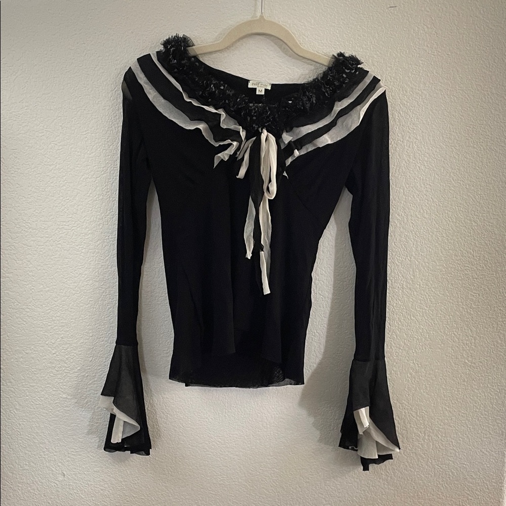 Petit pois Black Ruffled Long-Sleeve Top white details goth witchy M 18x23